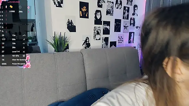 lovelyalivia online show from 10-26-25, 09:10