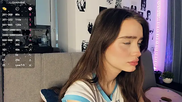 lovelyalivia online show from 12-15-25, 09:15