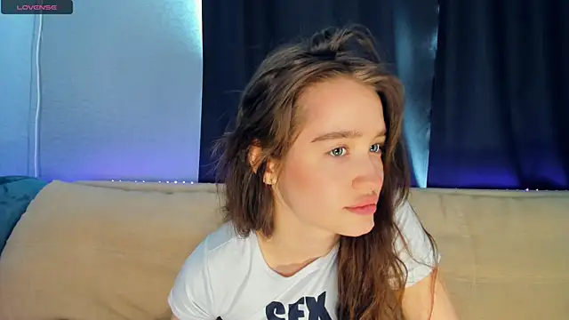 Snapshot of lovelyalivia chatting on 03-27-26, 08:22 lovelyalivia online show from 03-27-26, 08:22