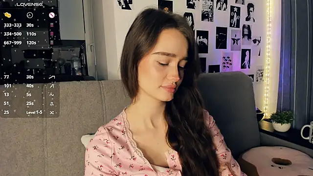 lovelyalivia online show from 12-16-25, 09:13