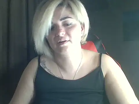 Snapshot of Wymini chatting on 09-22-25, 01:11 Wymini online show from 09-22-25, 01:11