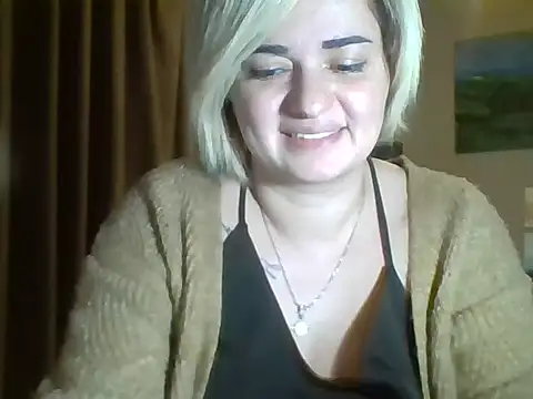 Snapshot of Wymini chatting on 10-19-25, 09:06 Wymini online show from 10-19-25, 09:06