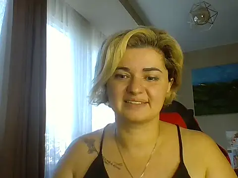 Snapshot of Wymini chatting on 09-16-25, 11:11 Wymini online show from 09-16-25, 11:11