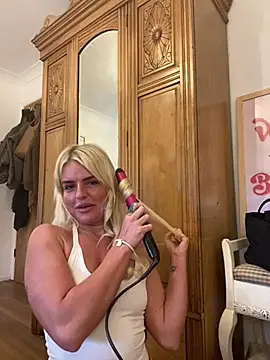 Snapshot of JessieMaeBabe chatting on 02-19-26, 03:20 JessieMaeBabe online show from 02-19-26, 03:20