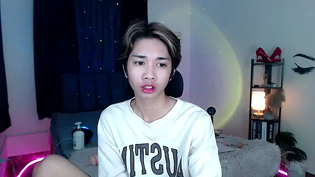 Lavictoriathegreat online show from 12-14-25, 08:25