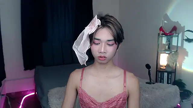 Lavictoriathegreat online show from 11-20-25, 01:56