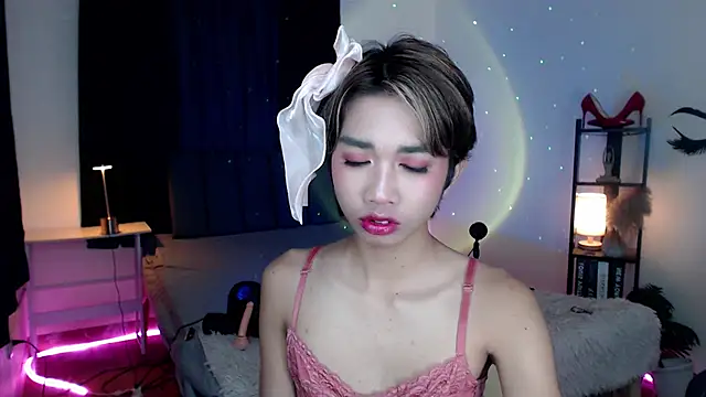 Lavictoriathegreat online show from 11-29-25, 06:30