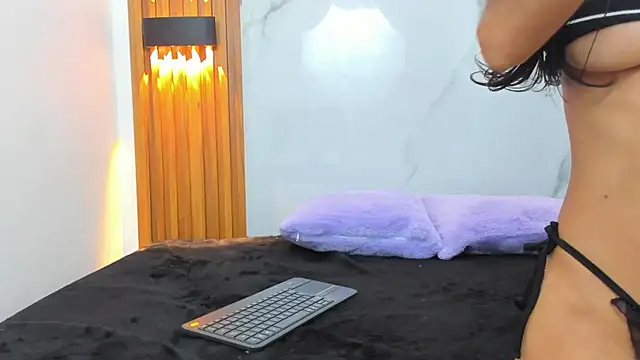 IsabellaMonet online show from 11-11-25, 11:05