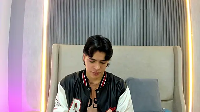 Snapshot of BenitoSaenz chatting on 02-09-26, 12:47 BenitoSaenz online show from 02-09-26, 12:47