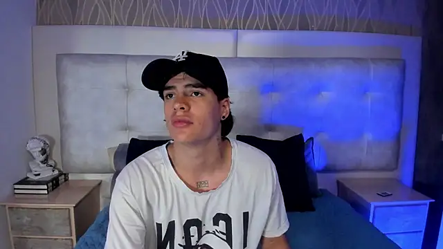 Snapshot of BenitoSaenz chatting on 02-05-26, 01:40 BenitoSaenz online show from 02-05-26, 01:40