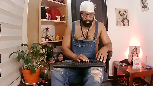 Snapshot of King_Malik chatting on 10-23-25, 01:43 King Malik online show from 10-23-25, 01:43