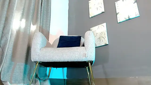 Snapshot of emily_ox0 chatting on 02-07-26, 08:17 emily ox0 online show from 02-07-26, 08:17