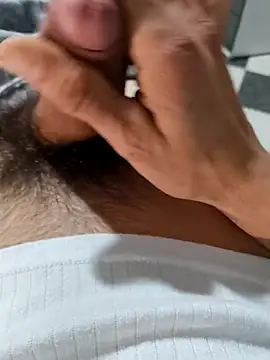 Snapshot of Franmrd95 chatting on 12-17-25, 01:10 Franmrd95 online show from 12-17-25, 01:10