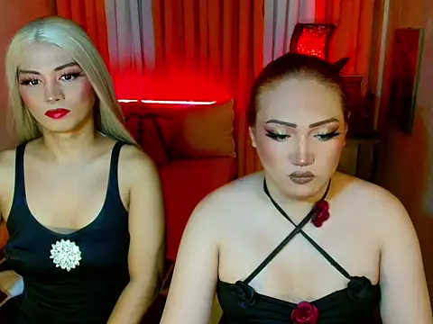 Snapshot of LillyLoveYou chatting on 07-17-26, 02:25 LillyLoveYou online show from 07-17-26, 02:25