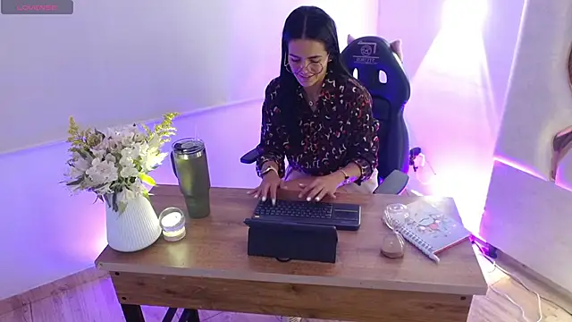 Rosalind tay online show from 10-24-25, 10:58