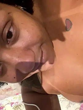 morenaluaa online show from 10-24-25, 02:43