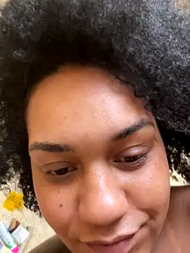 Snapshot of morenaluaa chatting on 09-15-25, 06:19 morenaluaa online show from 09-15-25, 06:19