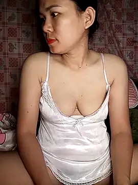 Snapshot of Ladygirl_x chatting on 09-24-25, 05:30 Ladygirl x online show from 09-24-25, 05:30