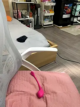 Mina048 online show from 11-28-25, 02:56