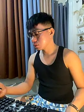 xshyboyx online show from 12-03-25, 12:04