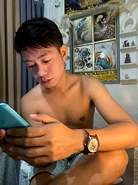 Snapshot of xshyboyx chatting on 09-13-25, 04:29 xshyboyx online show from 09-13-25, 04:29