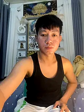 Snapshot of xshyboyx chatting on 10-08-25, 04:25 xshyboyx online show from 10-08-25, 04:25