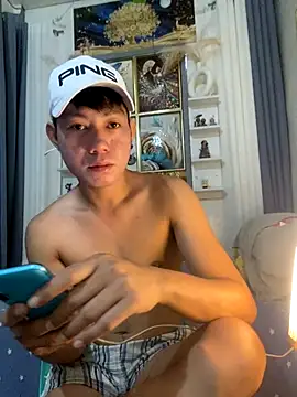 Snapshot of xshyboyx chatting on 10-15-25, 01:48 xshyboyx online show from 10-15-25, 01:48