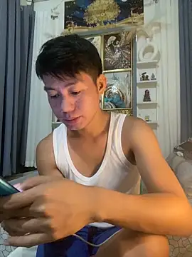 Snapshot of xshyboyx chatting on 09-18-25, 03:31 xshyboyx online show from 09-18-25, 03:31