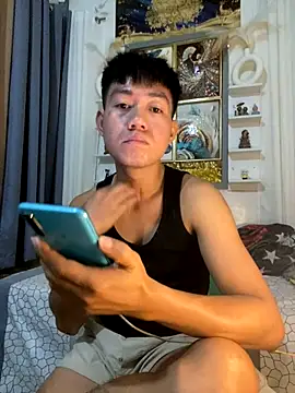 Snapshot of xshyboyx chatting on 09-21-25, 05:01 xshyboyx online show from 09-21-25, 05:01