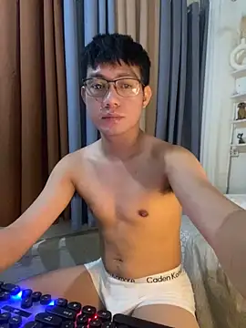 xshyboyx online show from 10-23-25, 04:05