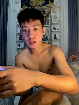 Snapshot of xshyboyx chatting on 09-28-25, 03:46 xshyboyx online show from 09-28-25, 03:46