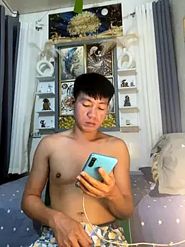 Snapshot of xshyboyx chatting on 10-08-25, 04:29 xshyboyx online show from 10-08-25, 04:29
