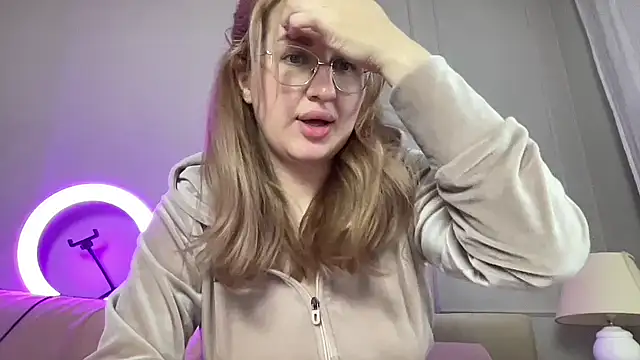 Snapshot of Kadayy1 chatting on 10-15-25, 04:44 Kadayy1 online show from 10-15-25, 04:44