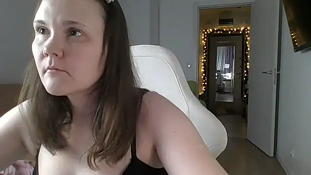 Qaynii online show from 10-25-25, 03:56