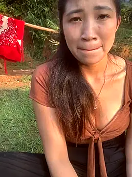 Snapshot of ThiHa003 chatting on 10-10-25, 09:54 ThiHa003 online show from 10-10-25, 09:54