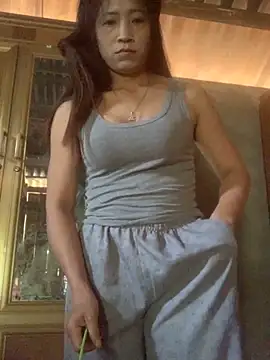 Snapshot of ThiHa003 chatting on 10-22-25, 04:34 ThiHa003 online show from 10-22-25, 04:34