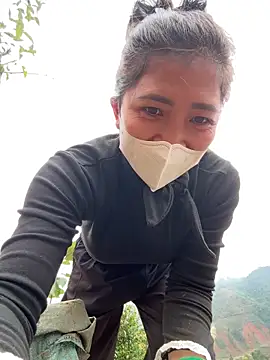 ThiHa003 online show from 12-14-25, 02:29