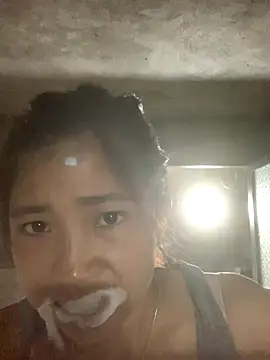 Snapshot of ThiHa003 chatting on 09-21-25, 10:37 ThiHa003 online show from 09-21-25, 10:37