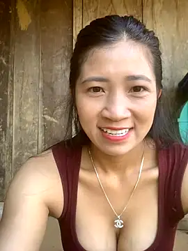 Snapshot of ThiHa003 chatting on 10-12-25, 01:18 ThiHa003 online show from 10-12-25, 01:18