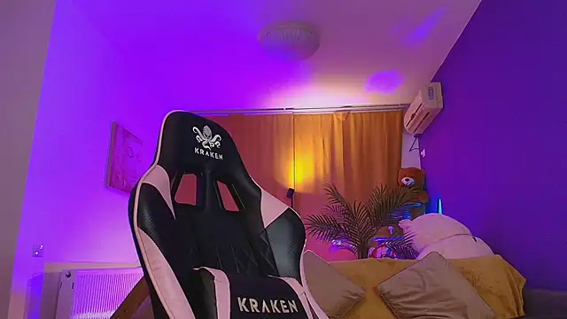 Snapshot of AnyaKim chatting on 10-27-25, 07:09 AnyaKim online show from 10-27-25, 07:09