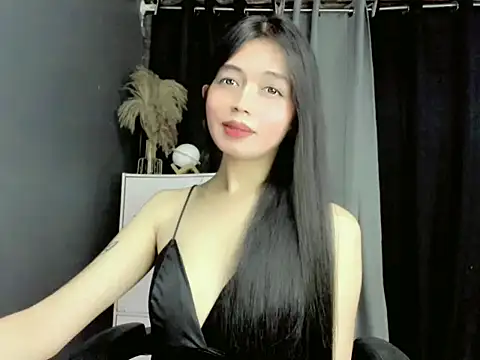 Snapshot of LexiLove chatting on 11-17-25, 12:20 LexiLove online show from 11-17-25, 12:20