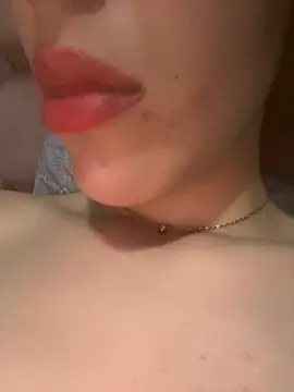 Snapshot of Mimisixo chatting on 07-18-26, 01:47 Mimisixo online show from 07-18-26, 01:47