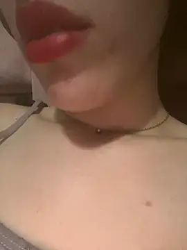 Snapshot of Mimisixo chatting on 06-11-26, 03:14 Mimisixo online show from 06-11-26, 03:14