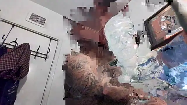 Snapshot of Cnutt310 chatting on 10-13-25, 09:05 Cnutt310 online show from 10-13-25, 09:05