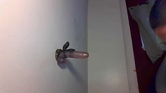 Snapshot of Cnutt310 chatting on 10-17-25, 07:26 Cnutt310 online show from 10-17-25, 07:26