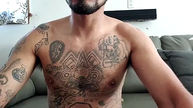 Snapshot of Cnutt310 chatting on 10-29-25, 06:40 Cnutt310 online show from 10-29-25, 06:40