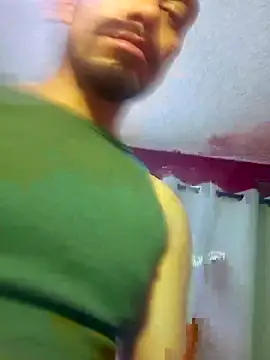 Snapshot of Cnutt310 chatting on 10-18-25, 07:49 Cnutt310 online show from 10-18-25, 07:49