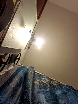 Snapshot of Cnutt310 chatting on 10-21-25, 06:57 Cnutt310 online show from 10-21-25, 06:57