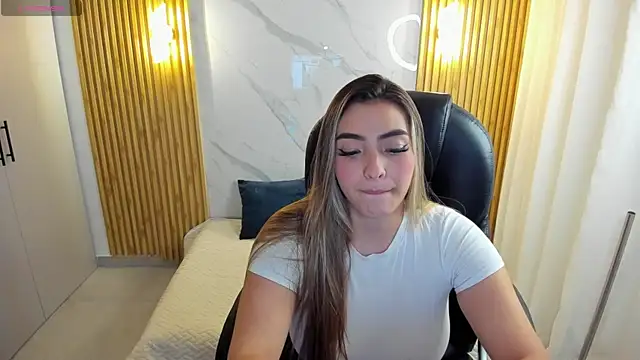 Snapshot of KYLIE_JONES6 chatting on 10-06-25, 02:35 KYLIE JONES6 online show from 10-06-25, 02:35