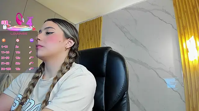 Snapshot of KYLIE_JONES6 chatting on 09-23-25, 03:02 KYLIE JONES6 online show from 09-23-25, 03:02